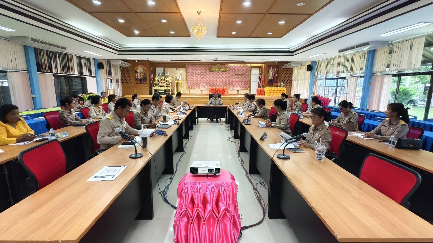 ประชุมคณะทำงานพัฒนาคุณภาพวิชาการด้านกลยุทธ์การขับเคลื่อนการพัฒนาคุณภาพการอ่านโดยใช้นวัตกรรมเป็นฐาน และ รูปแบบการยกระดับการส่งเสริมการจัดการศึกษาอาชีพเพื่อการมีงานทำ “1 ศกร.ตำบล 1 หลักสูตรอาชีพ